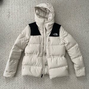 Women’s Two Toned North Face Puffer Jacket